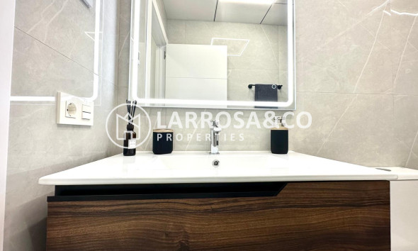 Resale - Apartment - Torrevieja - Playa del cura