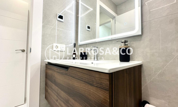 Resale - Apartment - Torrevieja - Playa del cura