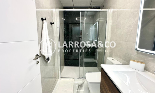 Resale - Apartment - Torrevieja - Playa del cura