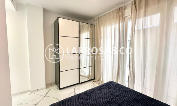 Resale - Apartment - Torrevieja - Playa del cura