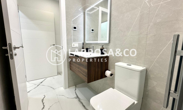 Resale - Apartment - Torrevieja - Playa del cura