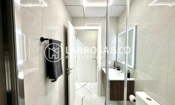 Resale - Apartment - Torrevieja - Playa del cura