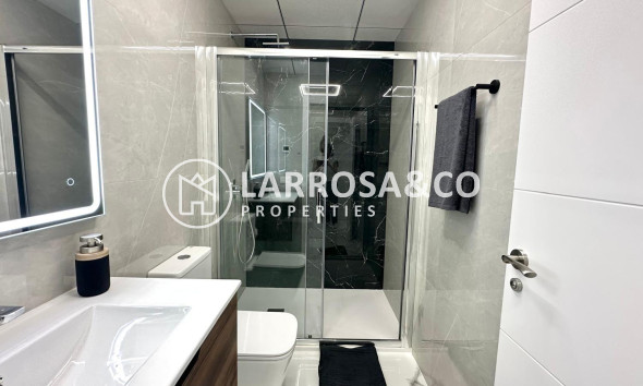 Resale - Apartment - Torrevieja - Playa del cura