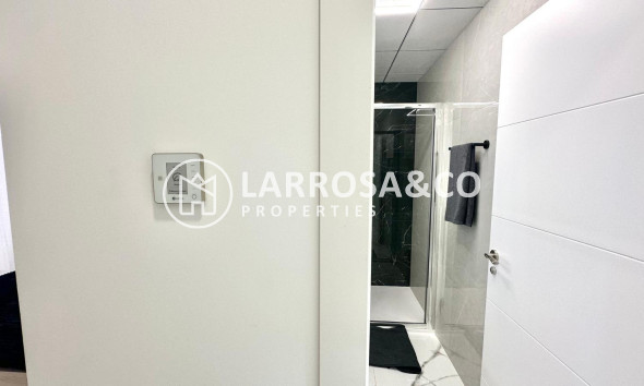 Resale - Apartment - Torrevieja - Playa del cura