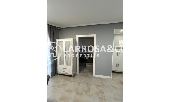 Resale - Apartment - Torrevieja - Playa del cura