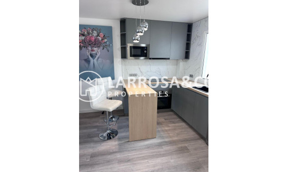 Resale - Apartment - Torrevieja - Estacion de autobuses