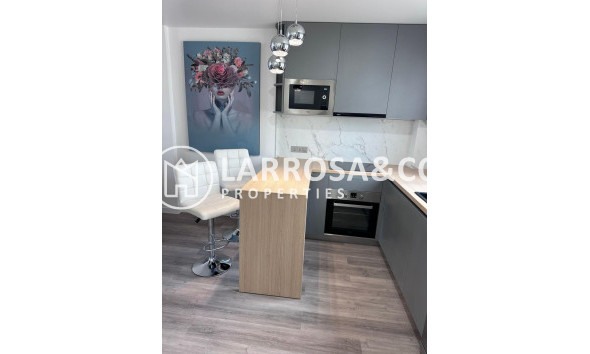 Resale - Apartment - Torrevieja - Estacion de autobuses