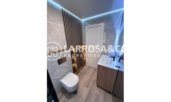 Resale - Apartment - Torrevieja - Estacion de autobuses