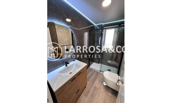 Resale - Apartment - Torrevieja - Estacion de autobuses
