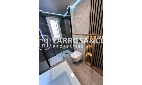 Resale - Apartment - Torrevieja - Estacion de autobuses