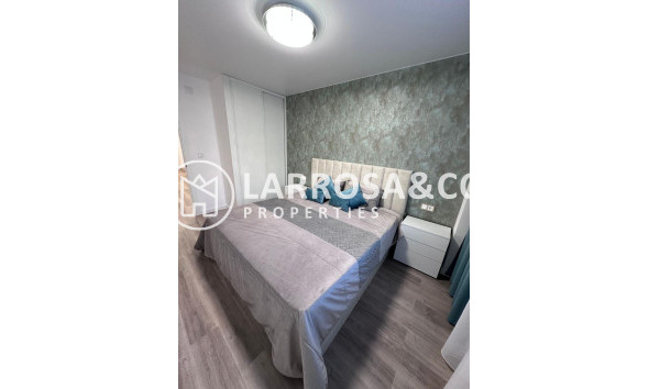 Resale - Apartment - Torrevieja - Estacion de autobuses