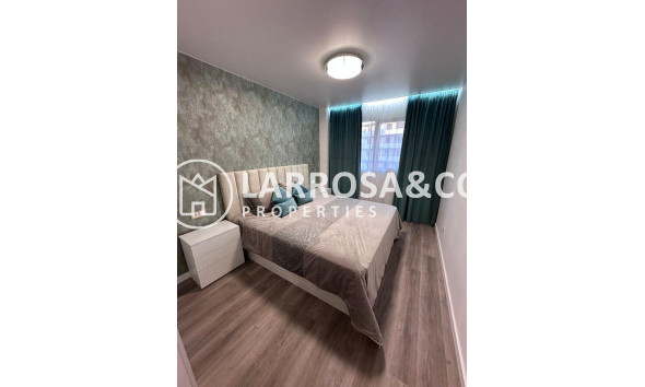 Resale - Apartment - Torrevieja - Estacion de autobuses