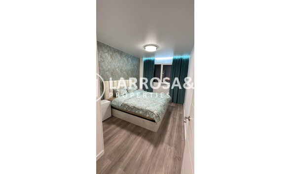 Resale - Apartment - Torrevieja - Estacion de autobuses