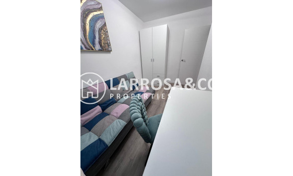 Resale - Apartment - Torrevieja - Estacion de autobuses