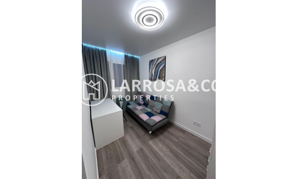 Resale - Apartment - Torrevieja - Estacion de autobuses