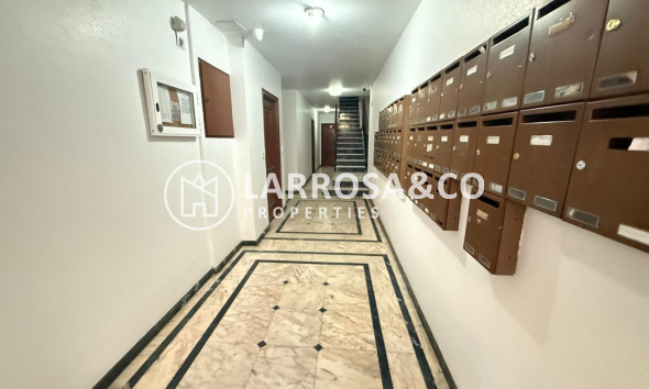 Resale - Apartment - Torrevieja - Playa del cura