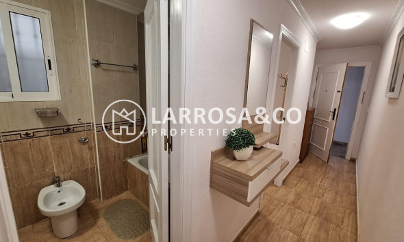 Resale - Apartment - Torrevieja - Playa del cura