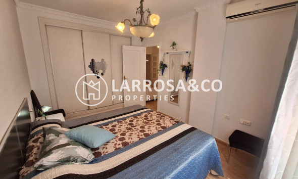 Resale - Apartment - Torrevieja - Playa del cura