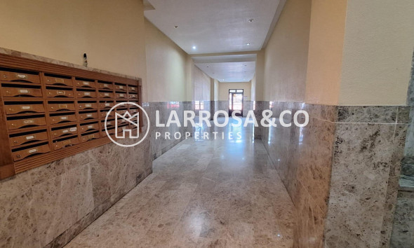 Resale - Apartment - Torrevieja - Playa del cura