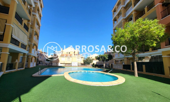 Resale - Apartment - Torrevieja - Aguas Nuevas
