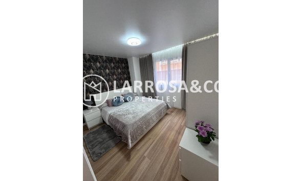 Resale - Apartment - Torrevieja - Estacion de autobuses