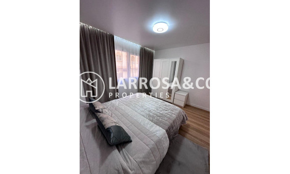 Resale - Apartment - Torrevieja - Estacion de autobuses