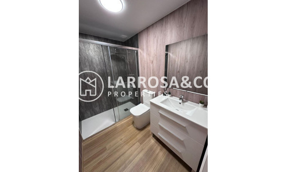 Resale - Apartment - Torrevieja - Estacion de autobuses