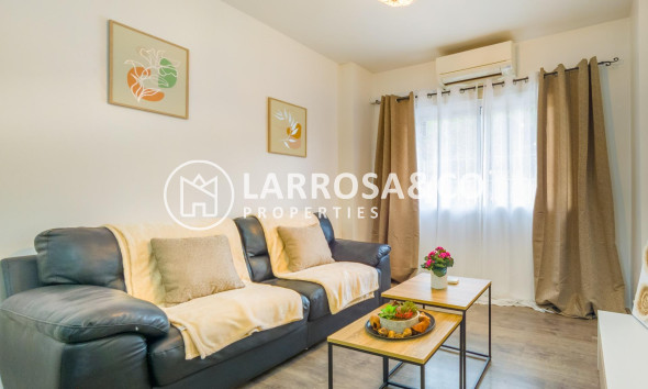 Resale - Apartment - Torrevieja - Estacion de autobuses