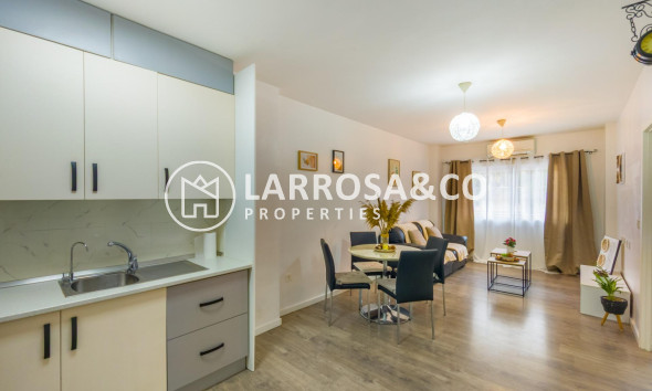 Resale - Apartment - Torrevieja - Estacion de autobuses