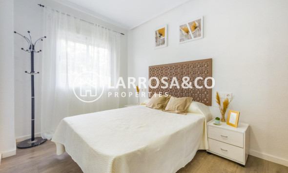 Resale - Apartment - Torrevieja - Estacion de autobuses