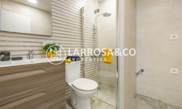 Resale - Apartment - Torrevieja - Estacion de autobuses