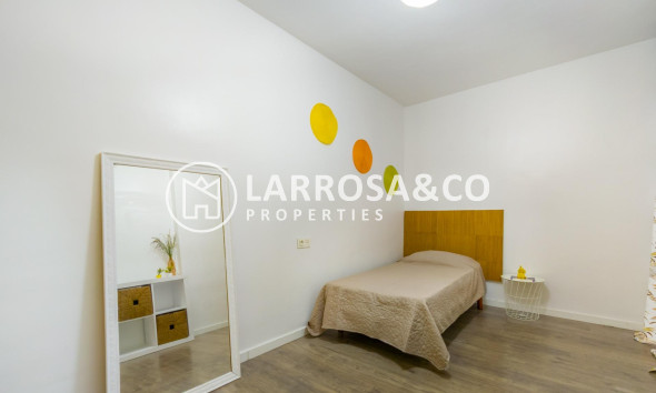 Resale - Apartment - Torrevieja - Estacion de autobuses