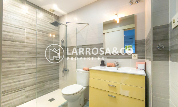 Resale - Apartment - Torrevieja - Estacion de autobuses