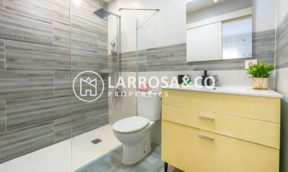 Resale - Apartment - Torrevieja - Estacion de autobuses