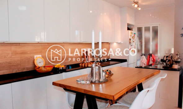 Resale - Detached House/Villa - Villamartín - Costa Blanca