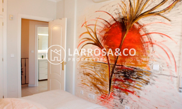 Resale - Detached House/Villa - Villamartín - Costa Blanca