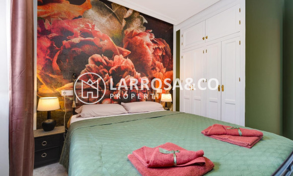 Resale - Apartment - Torrevieja - Estacion de autobuses