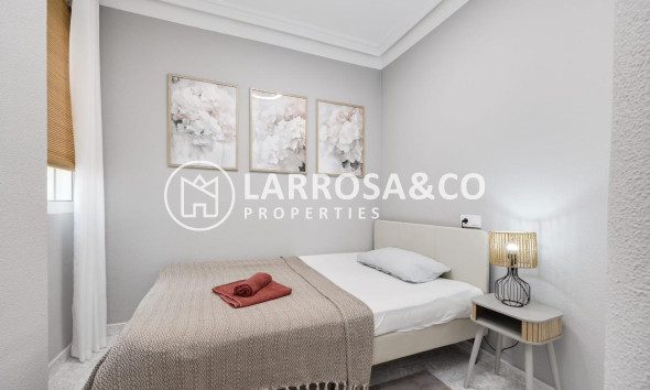 Resale - Apartment - Torrevieja - Estacion de autobuses