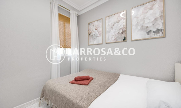 Resale - Apartment - Torrevieja - Estacion de autobuses