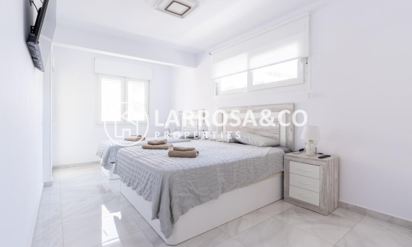 A Vendre - Semi-detached house - Torrevieja - Punta Prima
