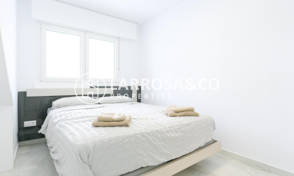 A Vendre - Semi-detached house - Torrevieja - Punta Prima