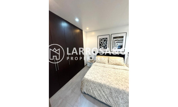 Resale - Apartment - Torrevieja - Centro
