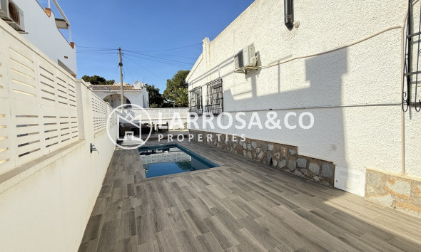 Resale - Detached House/Villa - Villamartín - Costa Blanca