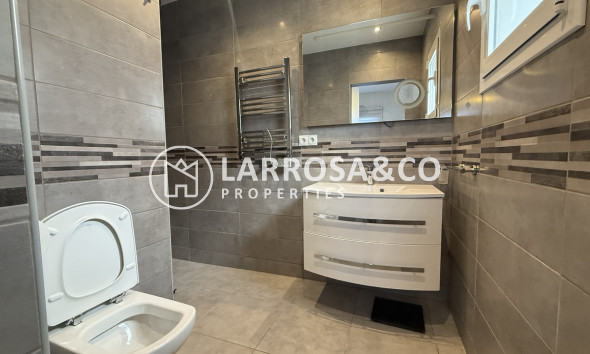 Resale - Detached House/Villa - Villamartín - Costa Blanca