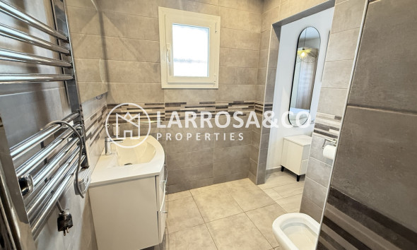 Resale - Detached House/Villa - Villamartín - Costa Blanca