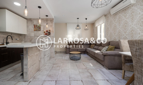 Resale - Semi-detached house - Torrevieja - Centro