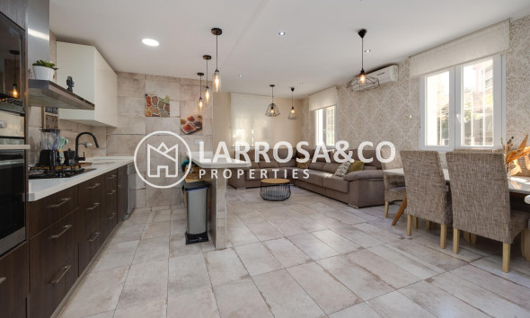 Resale - Semi-detached house - Torrevieja - Centro