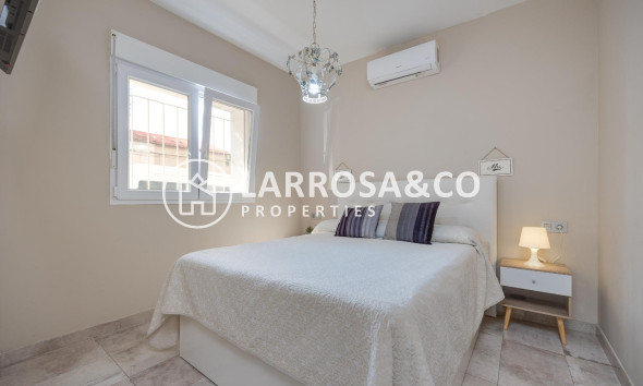 Resale - Semi-detached house - Torrevieja - Centro
