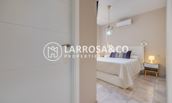 Resale - Semi-detached house - Torrevieja - Centro