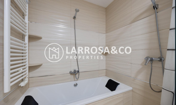 Resale - Semi-detached house - Torrevieja - Centro